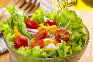 野菜を食べるときはドレッシングよりもオリーブオイル？